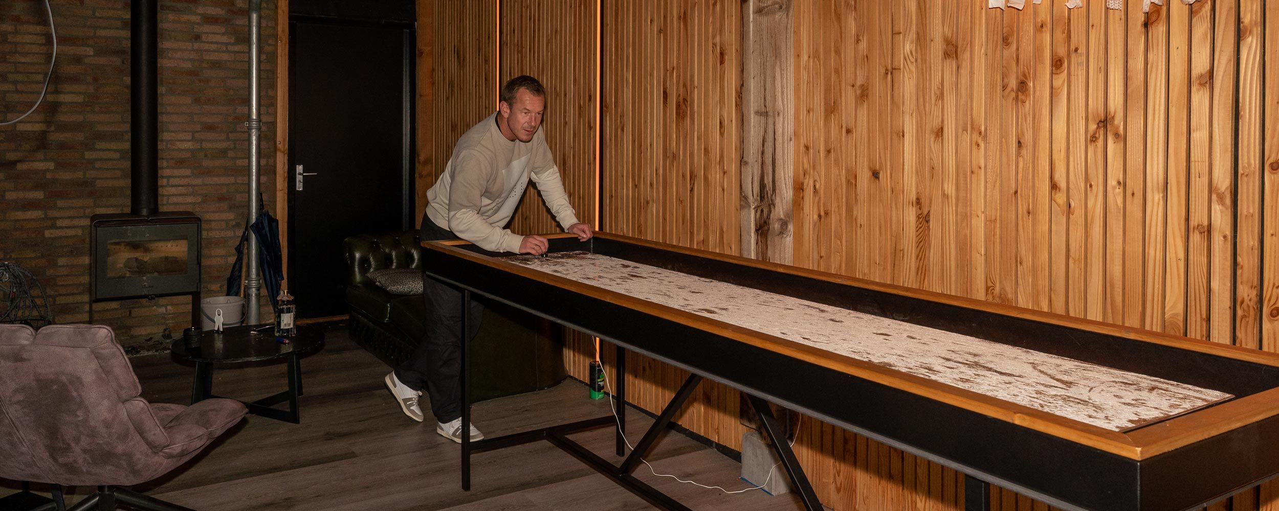 Shuffleboard van Holland Shuffle bij Jurian Scheele in actie