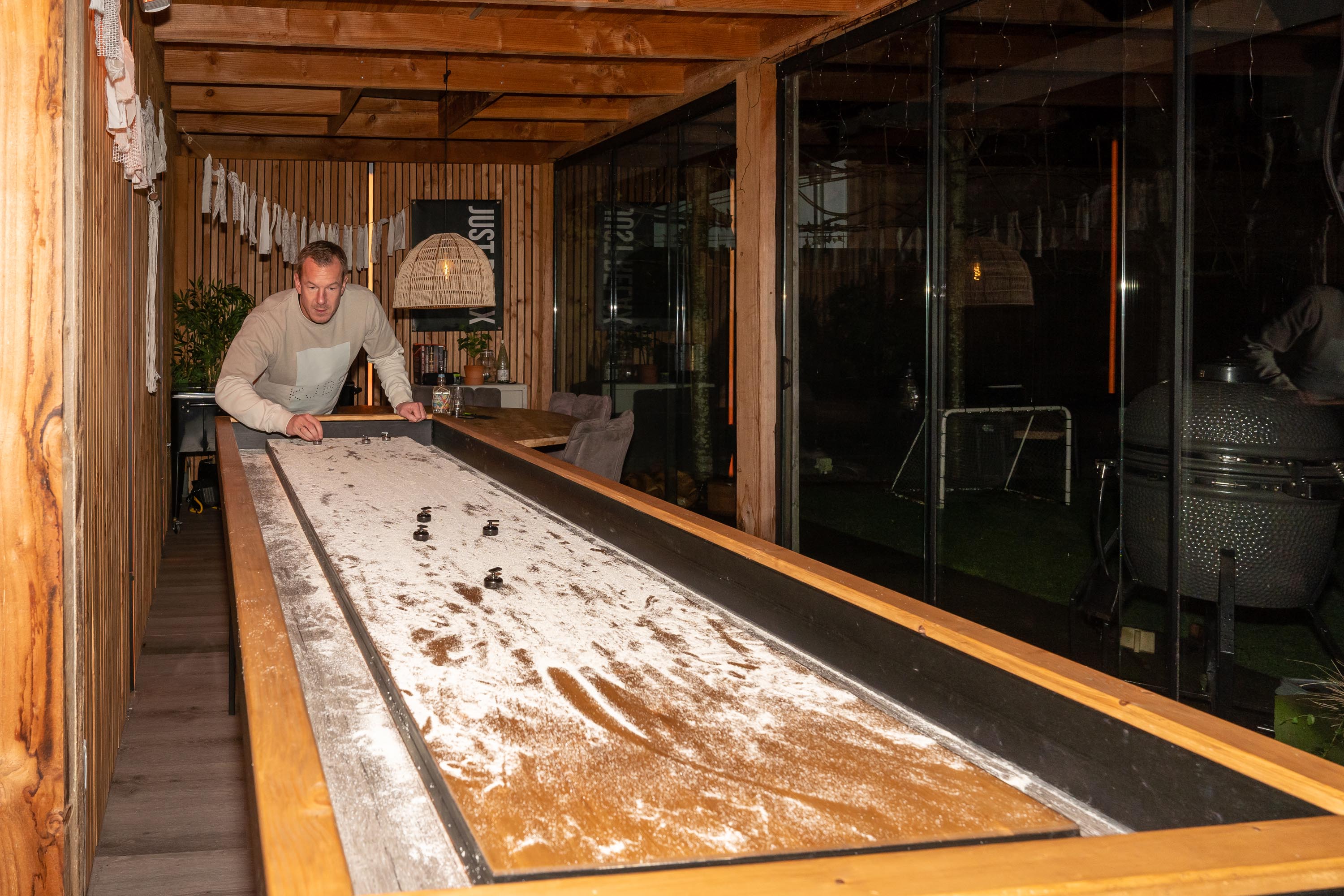 Shuffleboard van Holland Shuffle bij Jurian Scheele thuis